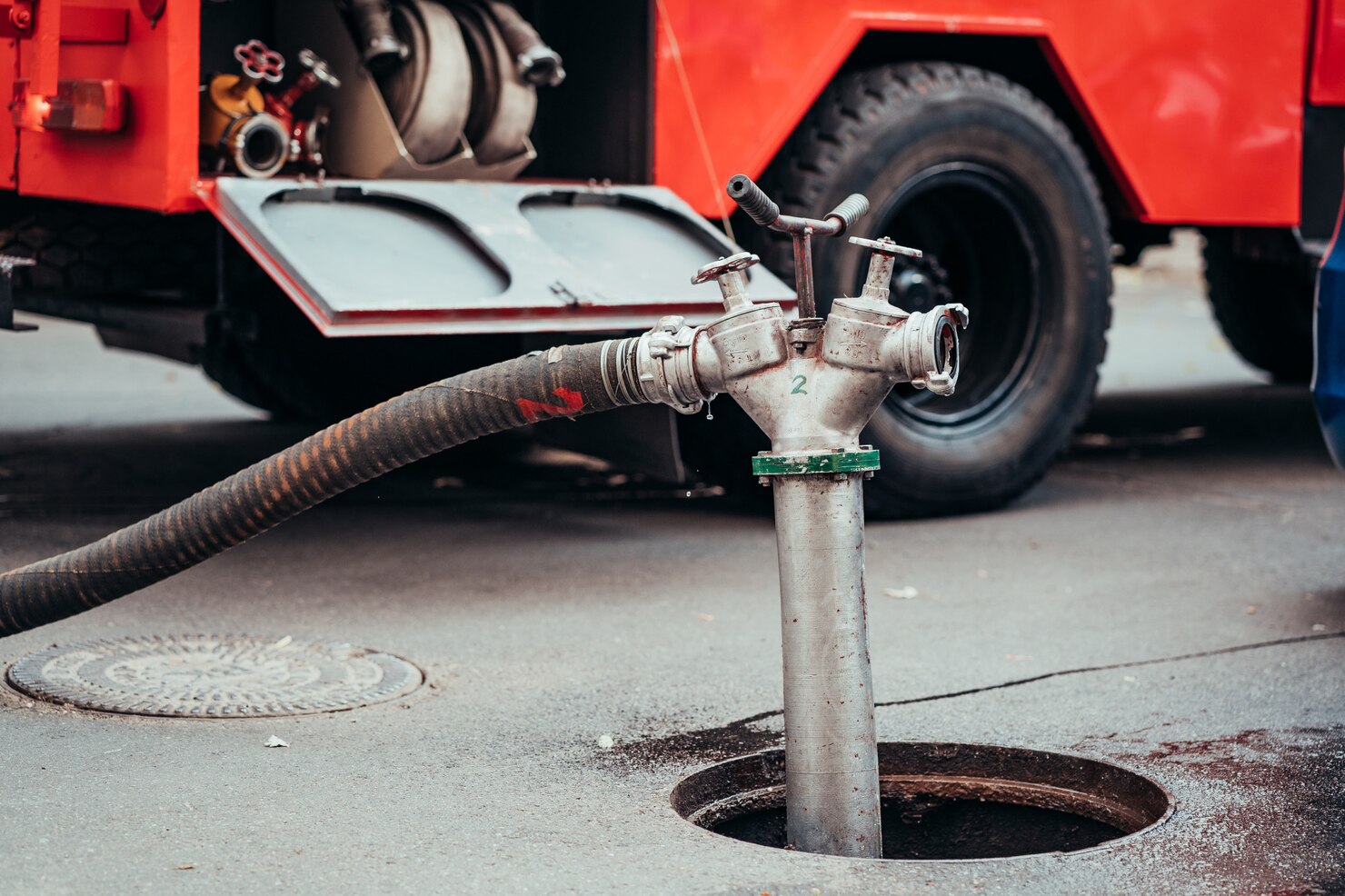 fire-hydrant-use-structure-fire_1153-4467